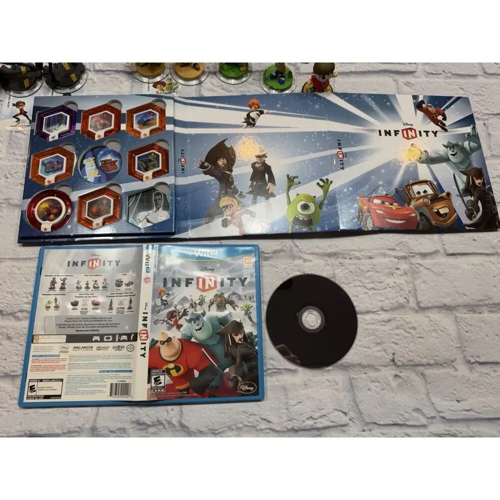 Large Disney Infinity Wii U Lot Figures Base Carry Case Power Discs